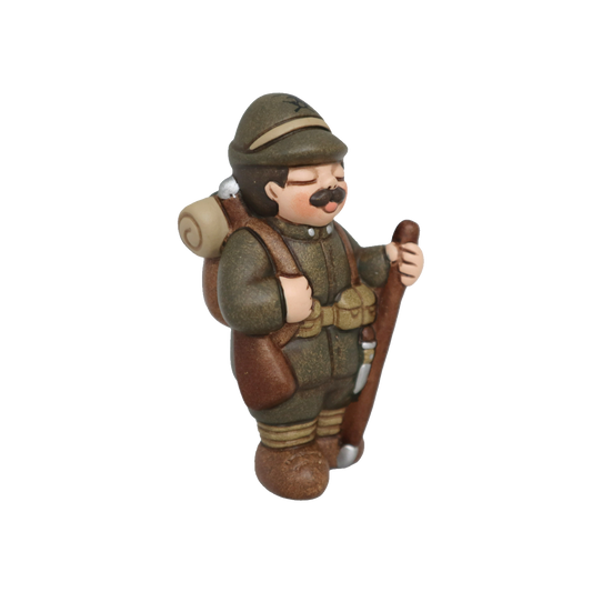 STATUETTA ALPINO 15-18 IN UNIFORME DI MARCIA H 7.5 CM